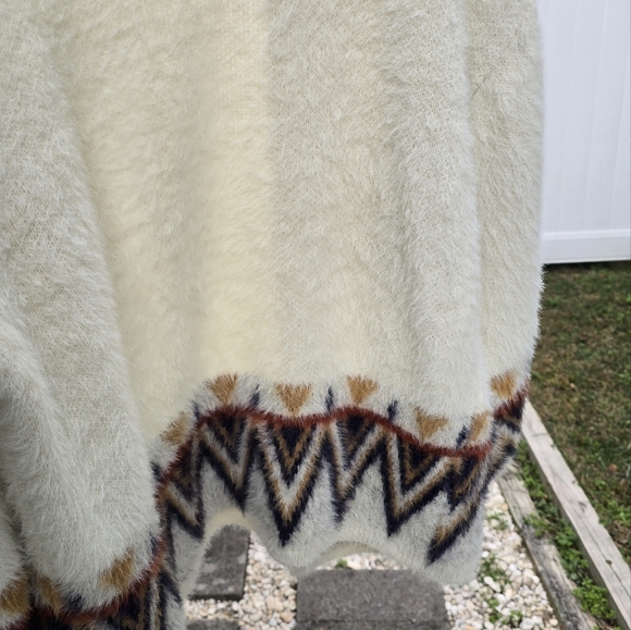 Baciano Sweater - Picture 8 of 16